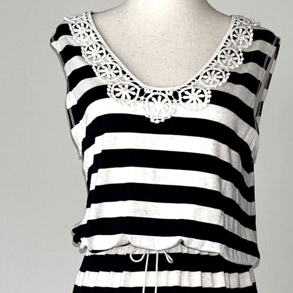 MAX STUDIO BLACK AND WHITE STRIPED PULLOVER DRESS | DRAWN WAIST | XS - Picture 5 of 9